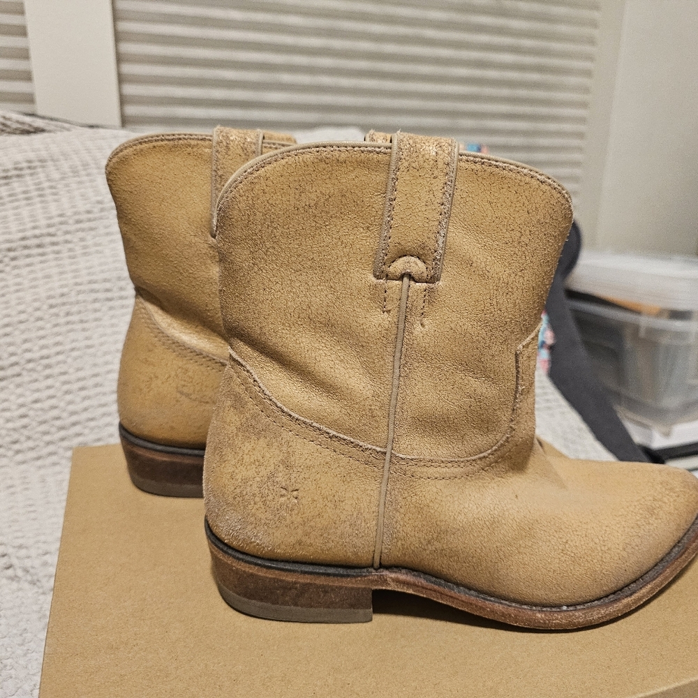 Frye Tan Womens Cowboy Boots